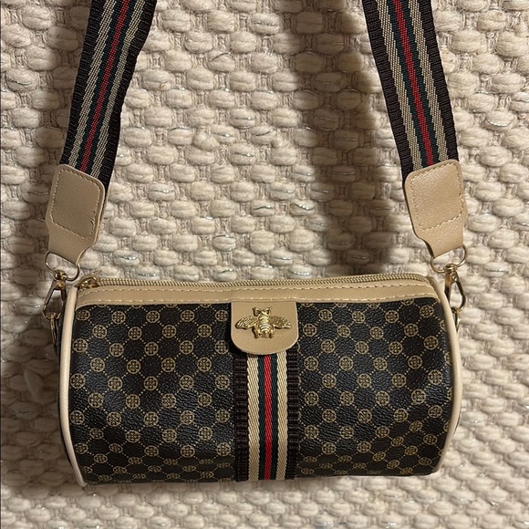 Chic Black and Gold Crossbody Bag with Elegant Design - Picture 1 of 14